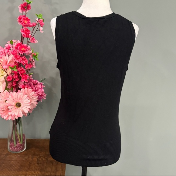 Ricki’s Sleeveless Top - Picture 3 of 9